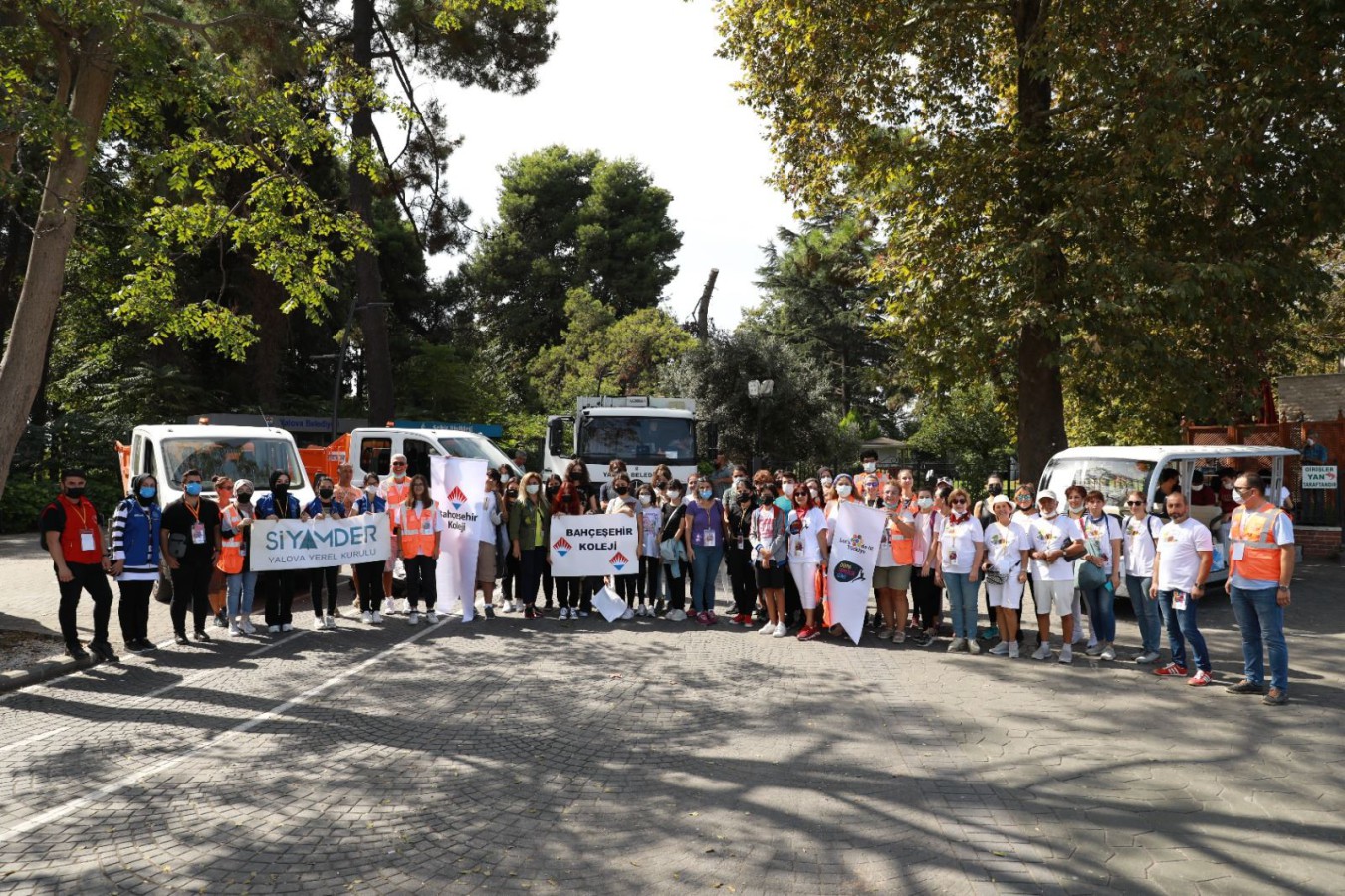 DÜNYA TEMİZLİK GÜNÜNDE YALOVA BELEDİYESİNDEN FARKINDALIK ETKİNLİĞİ