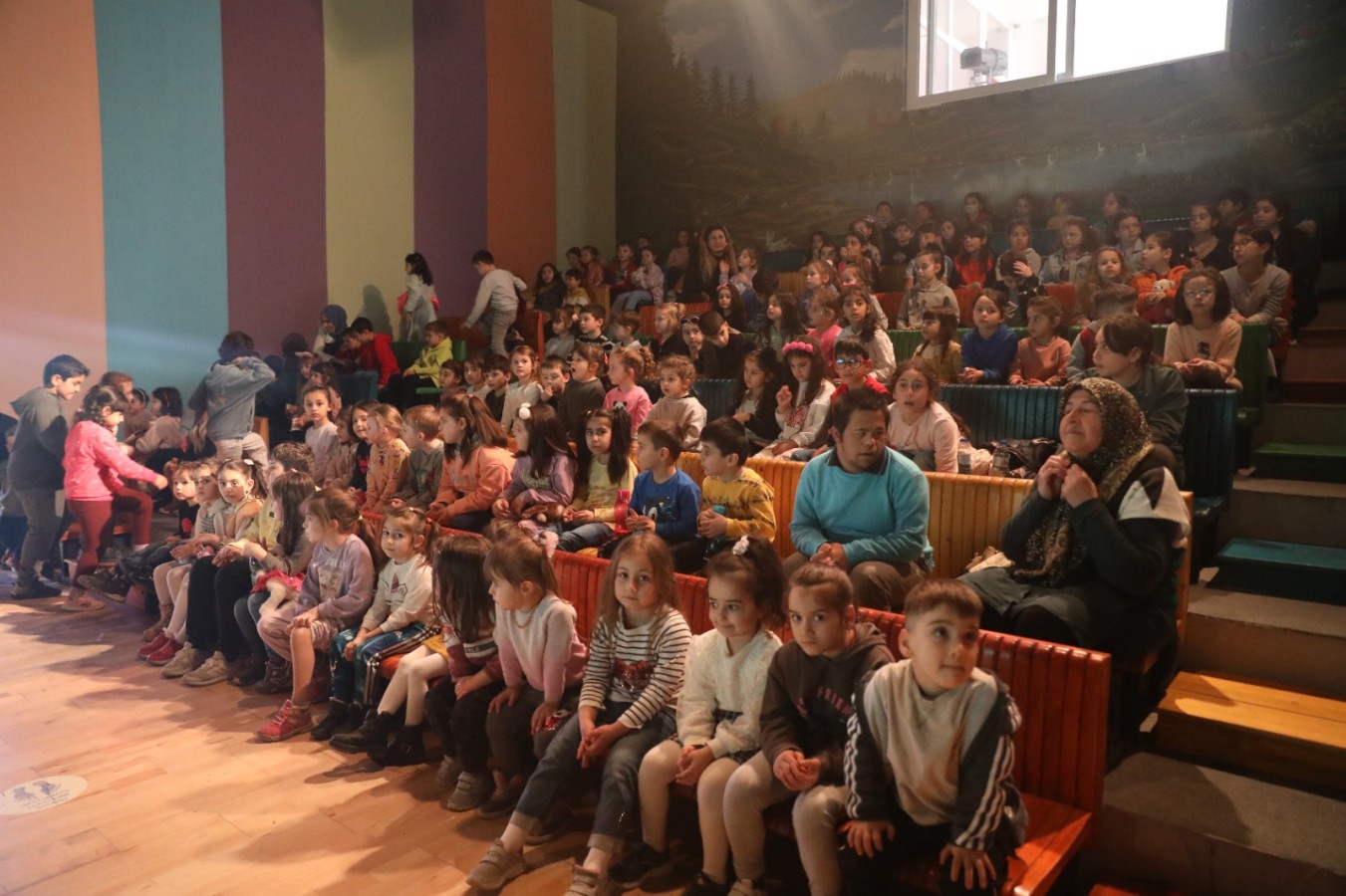 EĞİTİCİ VE ÖĞRETİCİ OYUNLAR HER HAFTA ÇOCUK TİYATROSUNDA