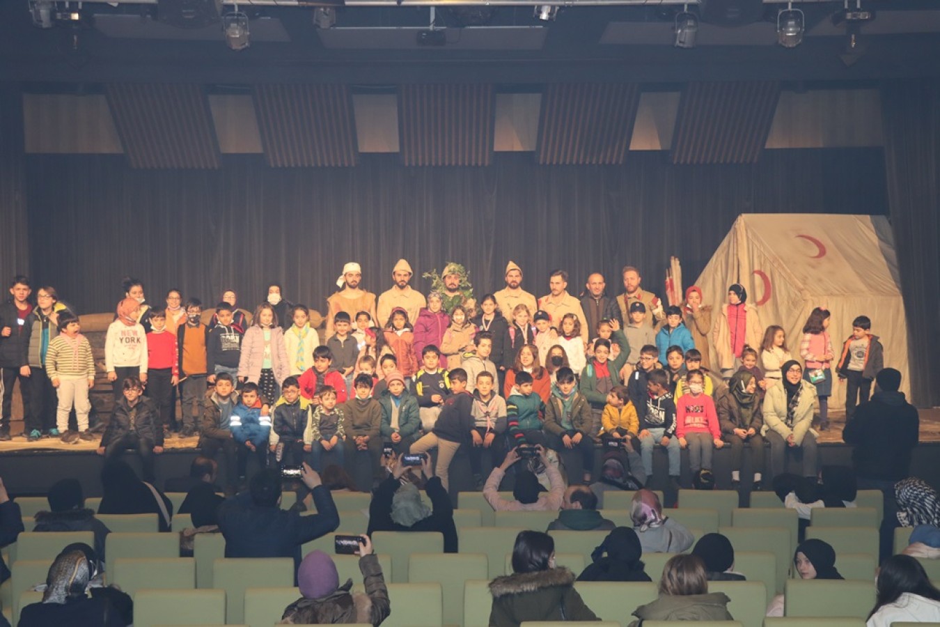 ‘ESİR’ İSİMLİ OYUN BÜYÜK BEĞENİ TOPLADI