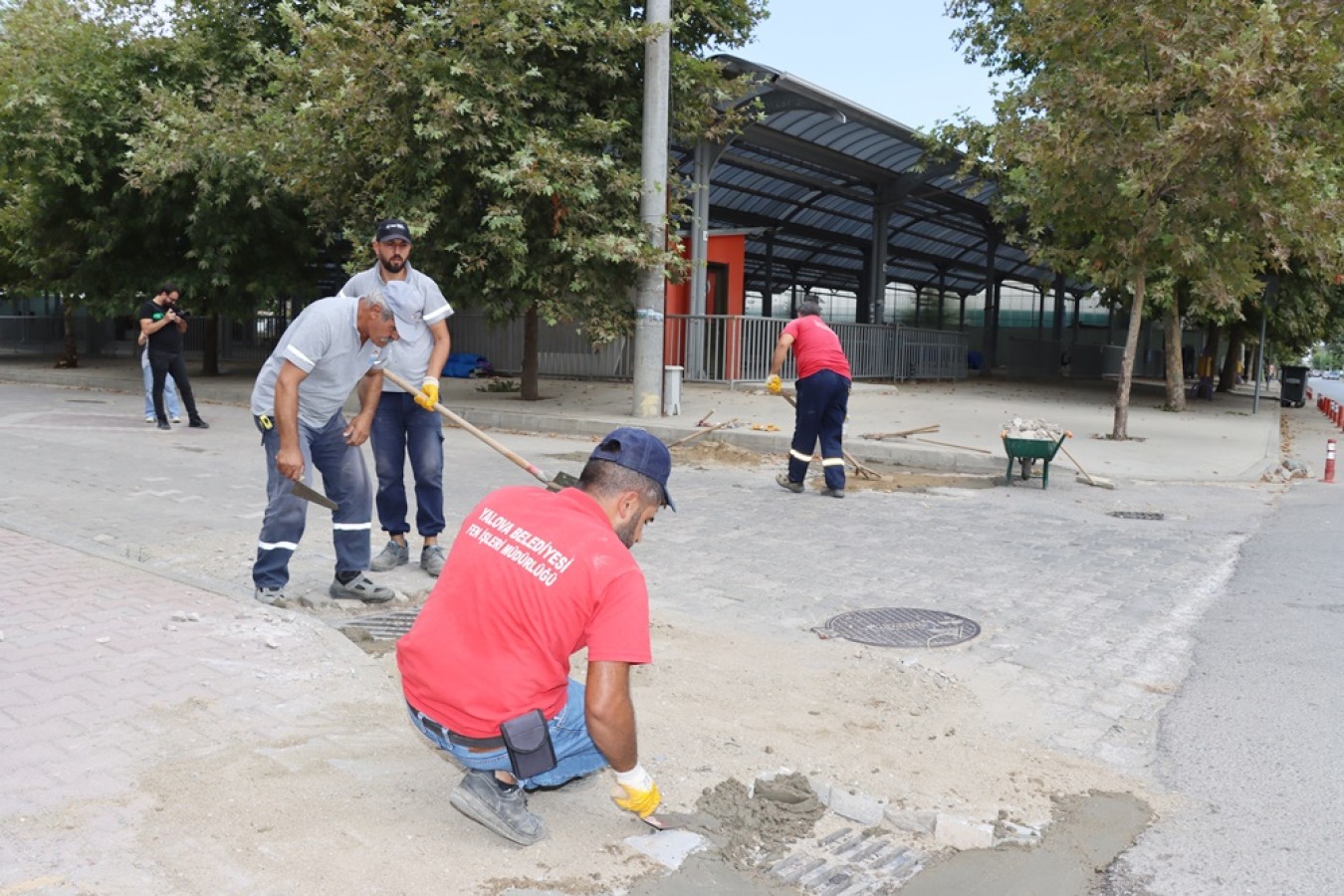 FEN İŞLERİ MÜDÜRLÜĞÜ EKİPLERİ DUR DURAK BİLMEDEN ÇALIŞIYOR