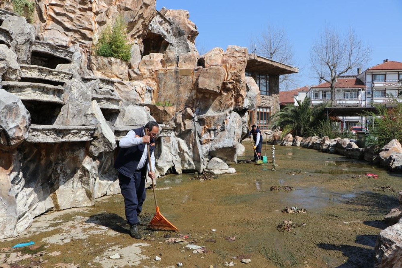 GAZİOSMANPAŞA MEYDANINDA HUMMALI ÇALIŞMA