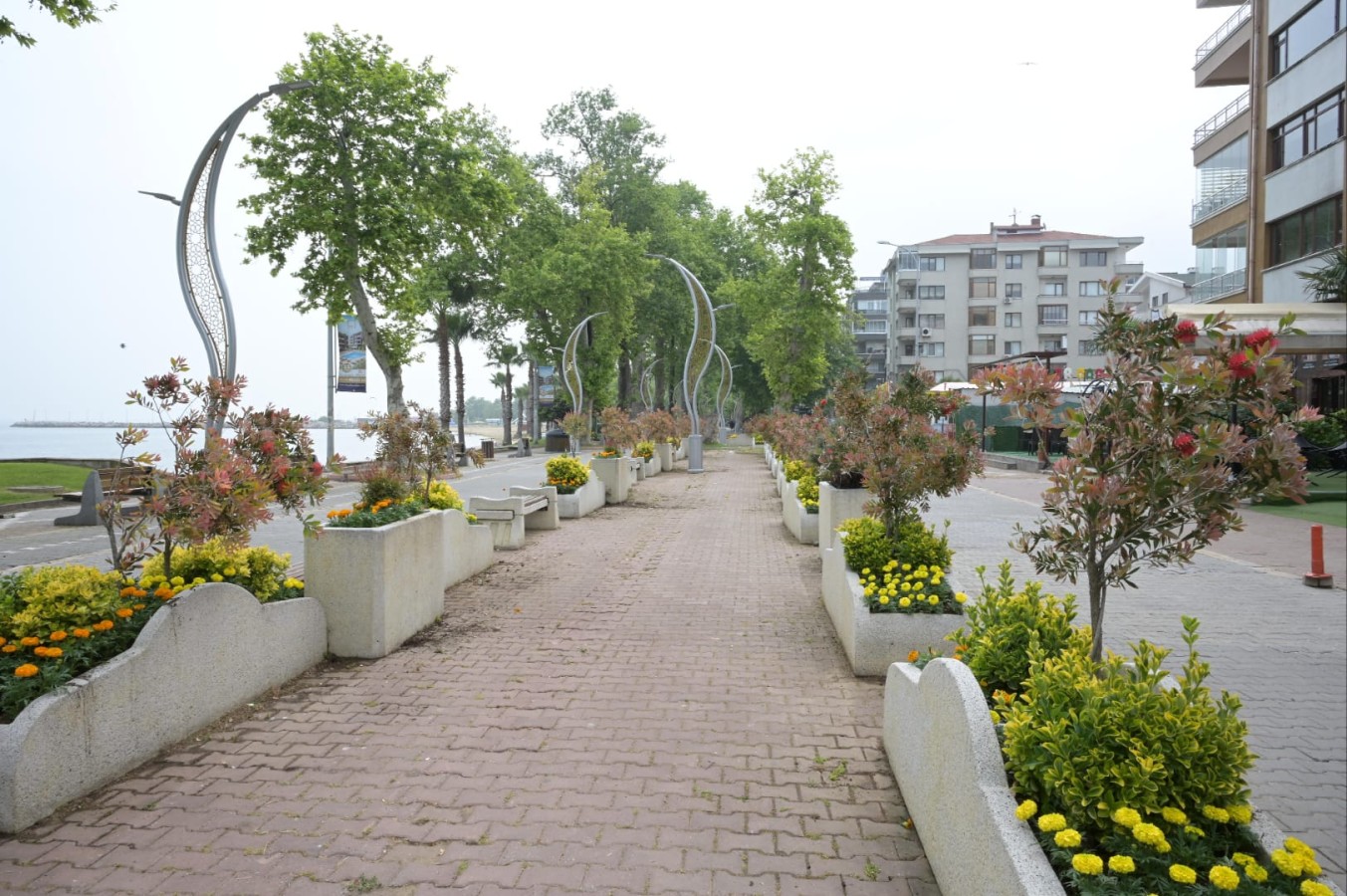 GAZİPAŞA CADDESİ RENGARENK OLDU