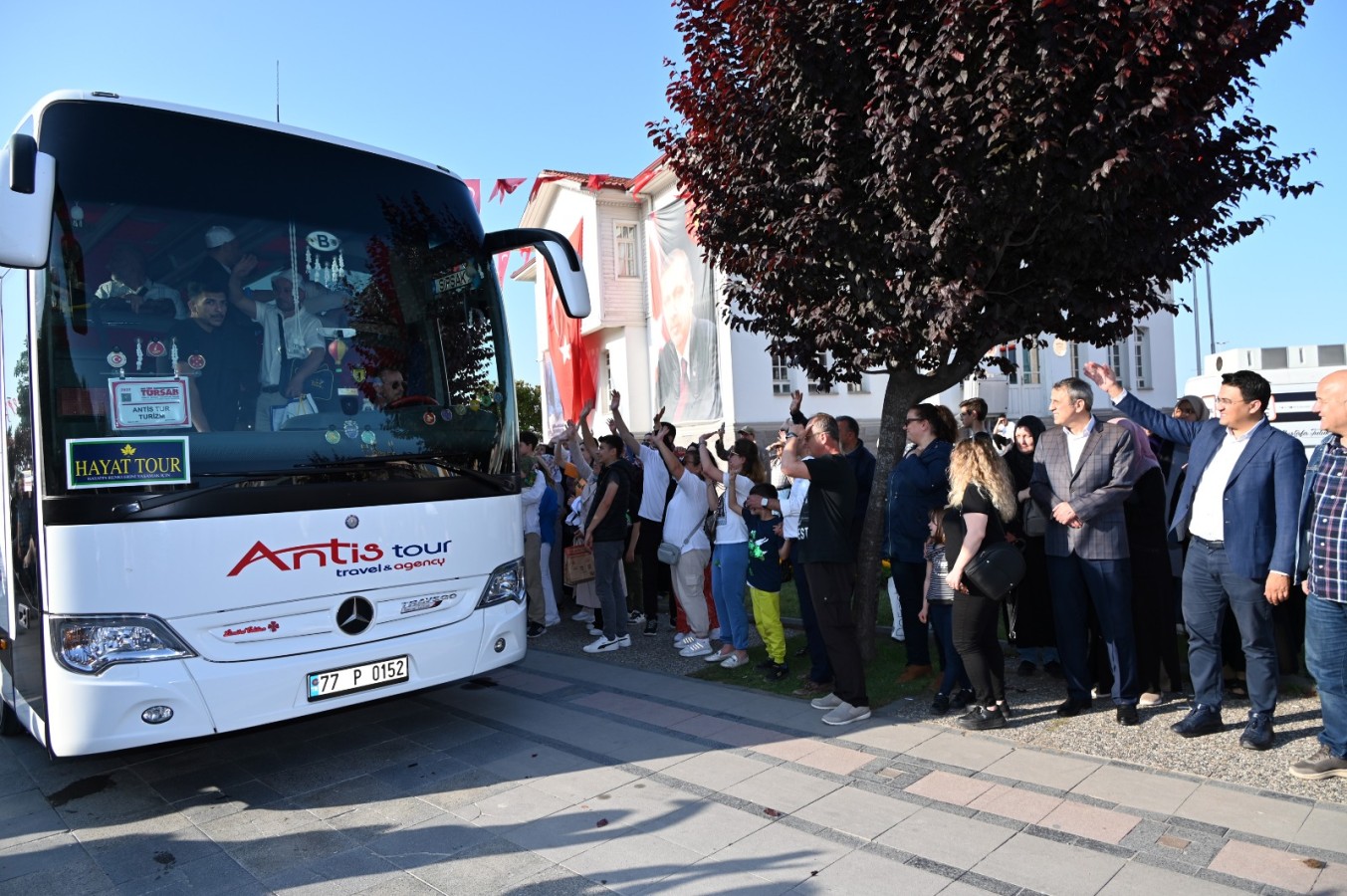 HACI ADAYLARI DUALARLA KUTSAL TOPRAKLARA UĞURLANDI
