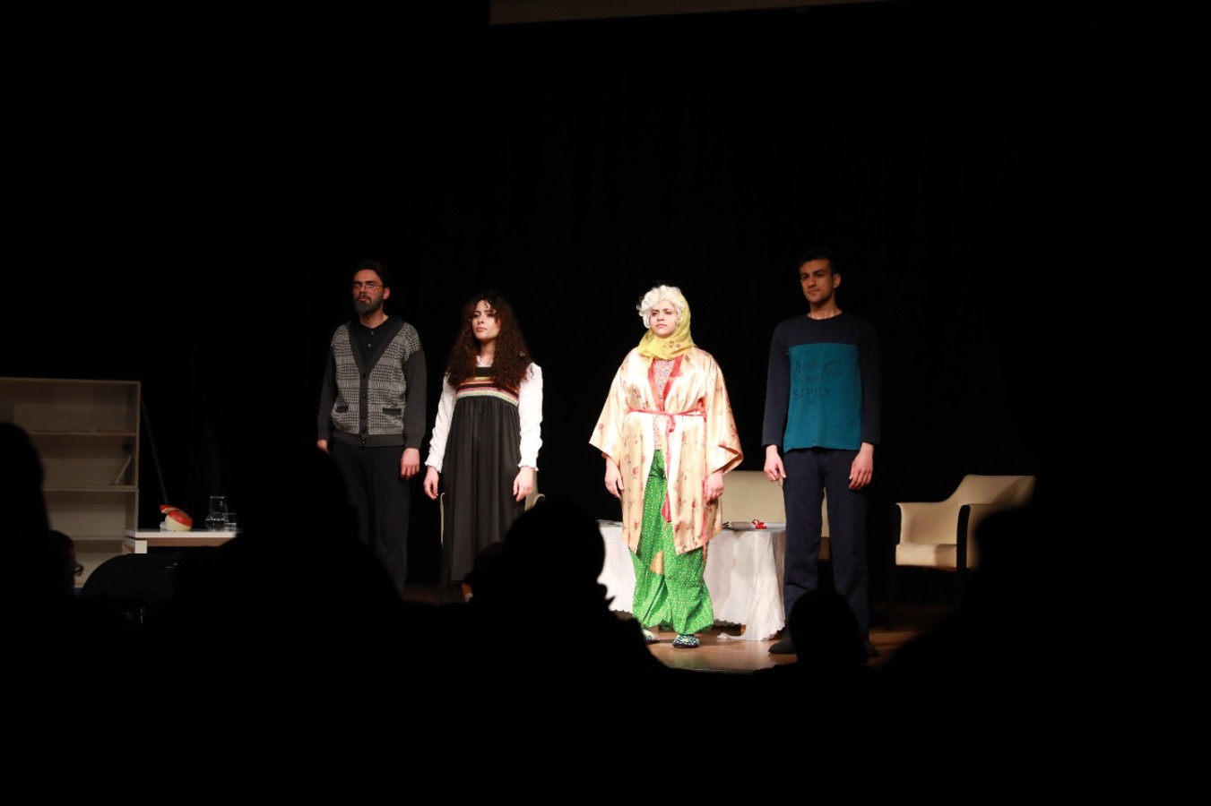 HAYATLARIMIZ SALLANMASIN İSİMLİ TİYATRO OYUNU İZLEYİCİLER İLE BULUŞTU