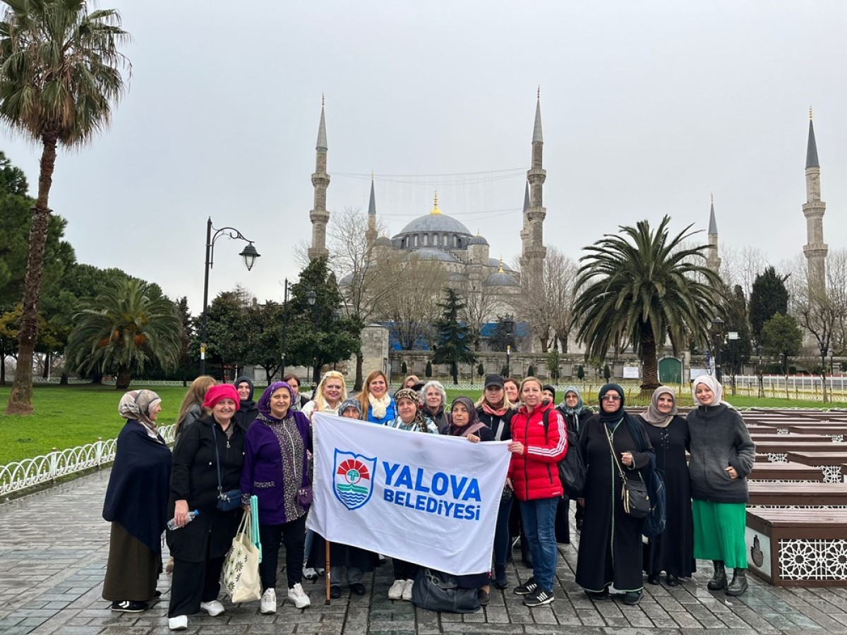          HEM GEZDİLER HEM İBADETLERİNİ GERÇEKLEŞTİRDİLER 