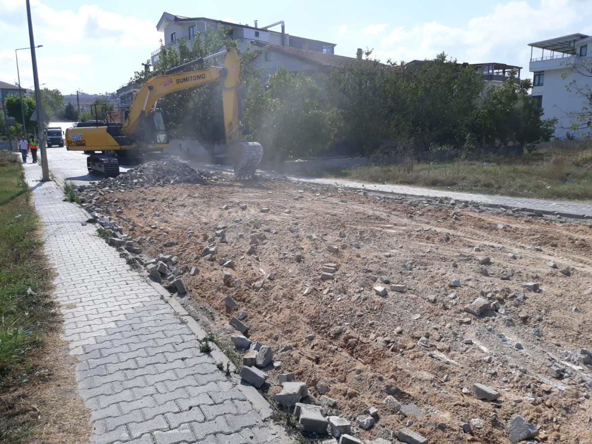 İDİL SOKAKTA PARKE SÖKÜM İŞLEMLERİNE BAŞLANDI