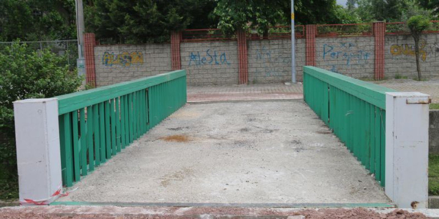 İKİ MAHALLE YAYA KÖPRÜSÜYLE BİRLEŞTİRİLDİ