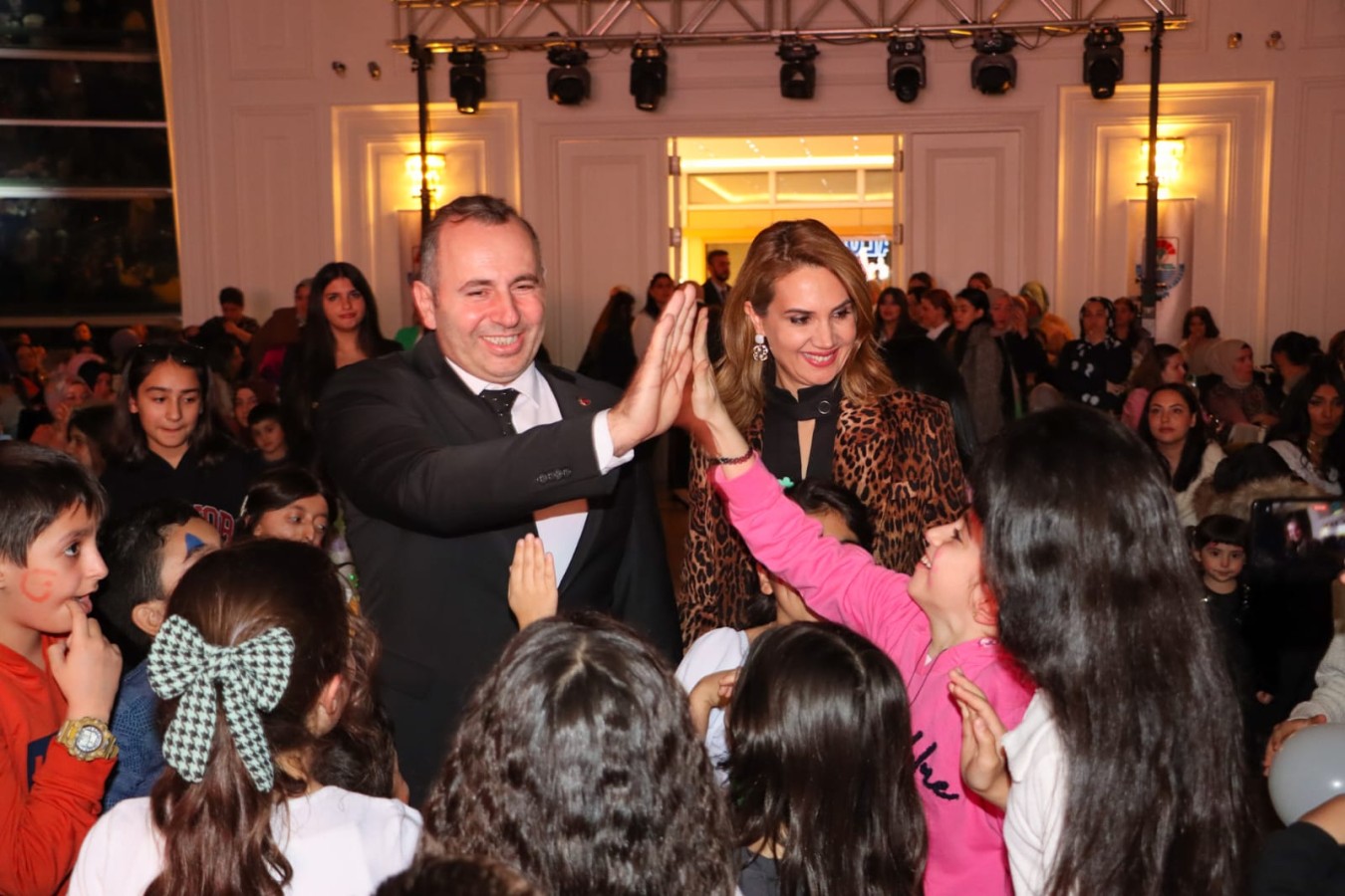 KADINLARA ÖZEL KONSER DOLU DOLU GEÇTİ