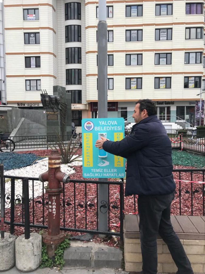 KALABALIK LOKASYONLARA DEZENFEKTAN OTOMATLARI KONULDU