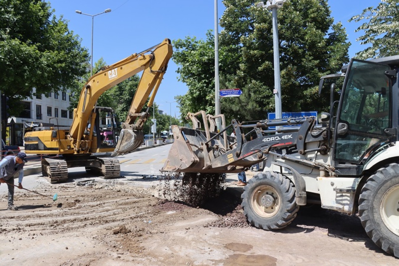 KANALİZASYON HATLARI YENİLENDİ SORUN ÇÖZÜLDÜ