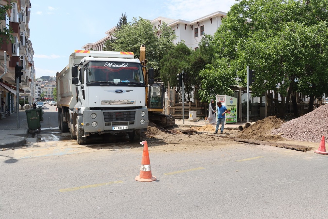 KANALİZASYON HATLARI YENİLENİYOR