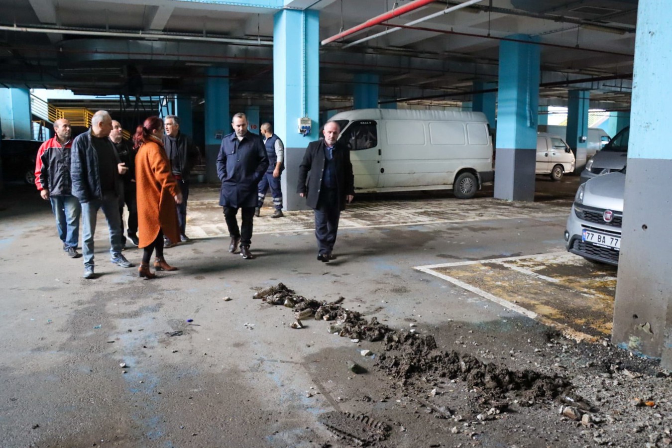 KAPALI PAZARYERİ’NİN ASFALT YÜZEYİ YENİLENİYOR