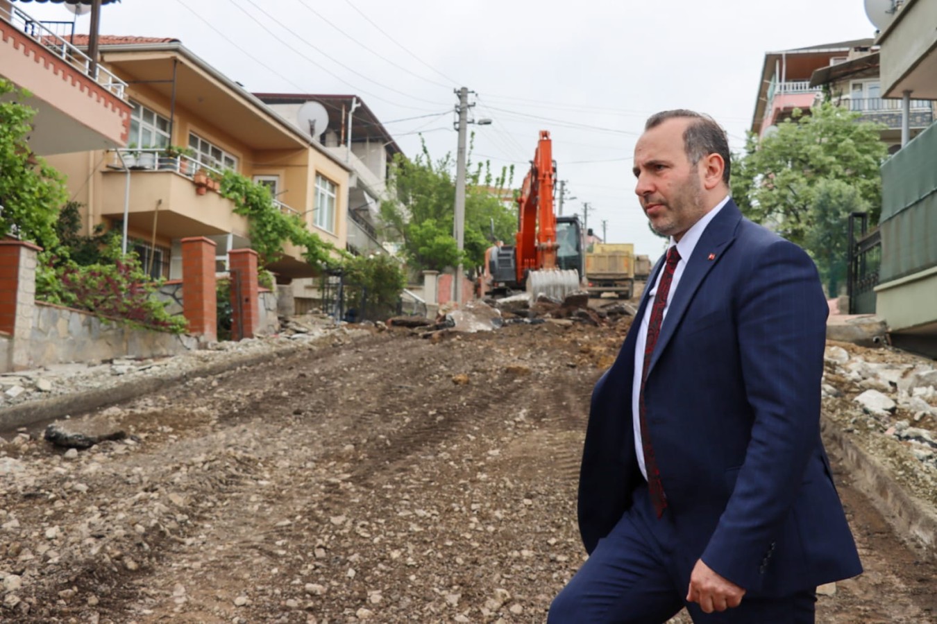 KAR SOKAK’IN ALTYAPISI SİL BAŞTAN YENİLENİYOR