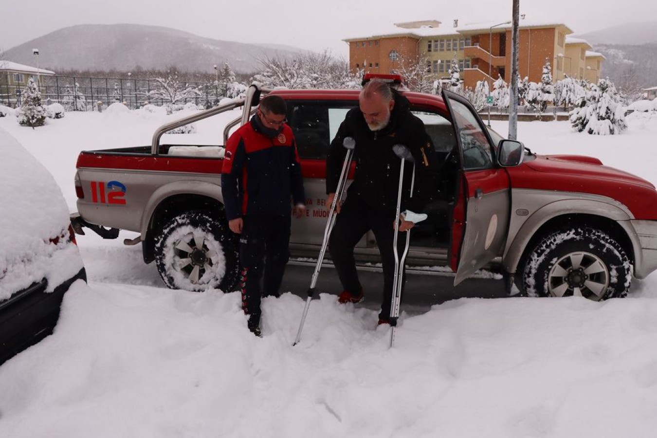 KARDA MAHSUR KALAN HASTANIN İMDADINA YALOVA BELEDİYESİ YETİŞTİ