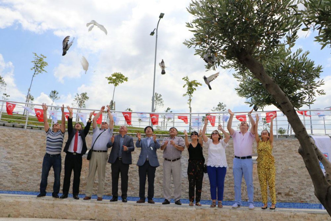 KARDEŞ ŞEHİRLER PARKINDA DOSTLUK RÜZGARI