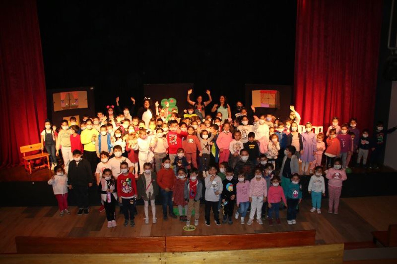 KAYIP SOKAK İSİMLİ MÜZİKAL ÇOCUKLAR İÇİN SAHNELENDİ