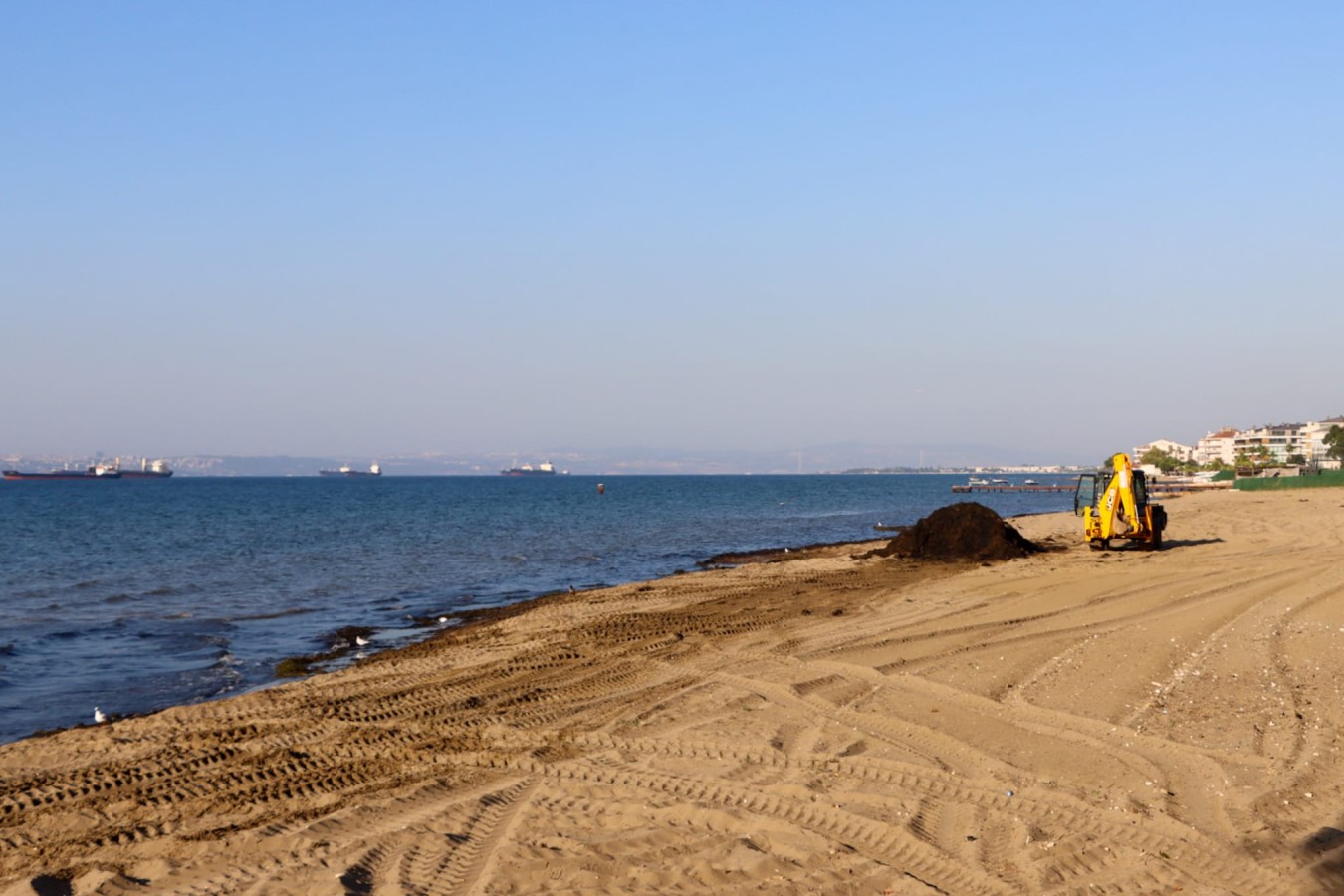 KUMSALLARDAKİ TEMİZLİK ÇALIŞMALARI DEVAM EDİYOR