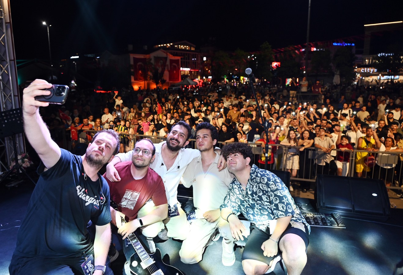 KURTULUŞUN 103. YIL DÖNÜMÜ COŞKUYLA KUTLANDI