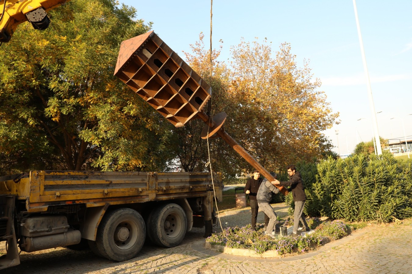 KUŞLU PARKIN SAKİNLERİNE YALOVA BELEDİYESİ’NDEN EV