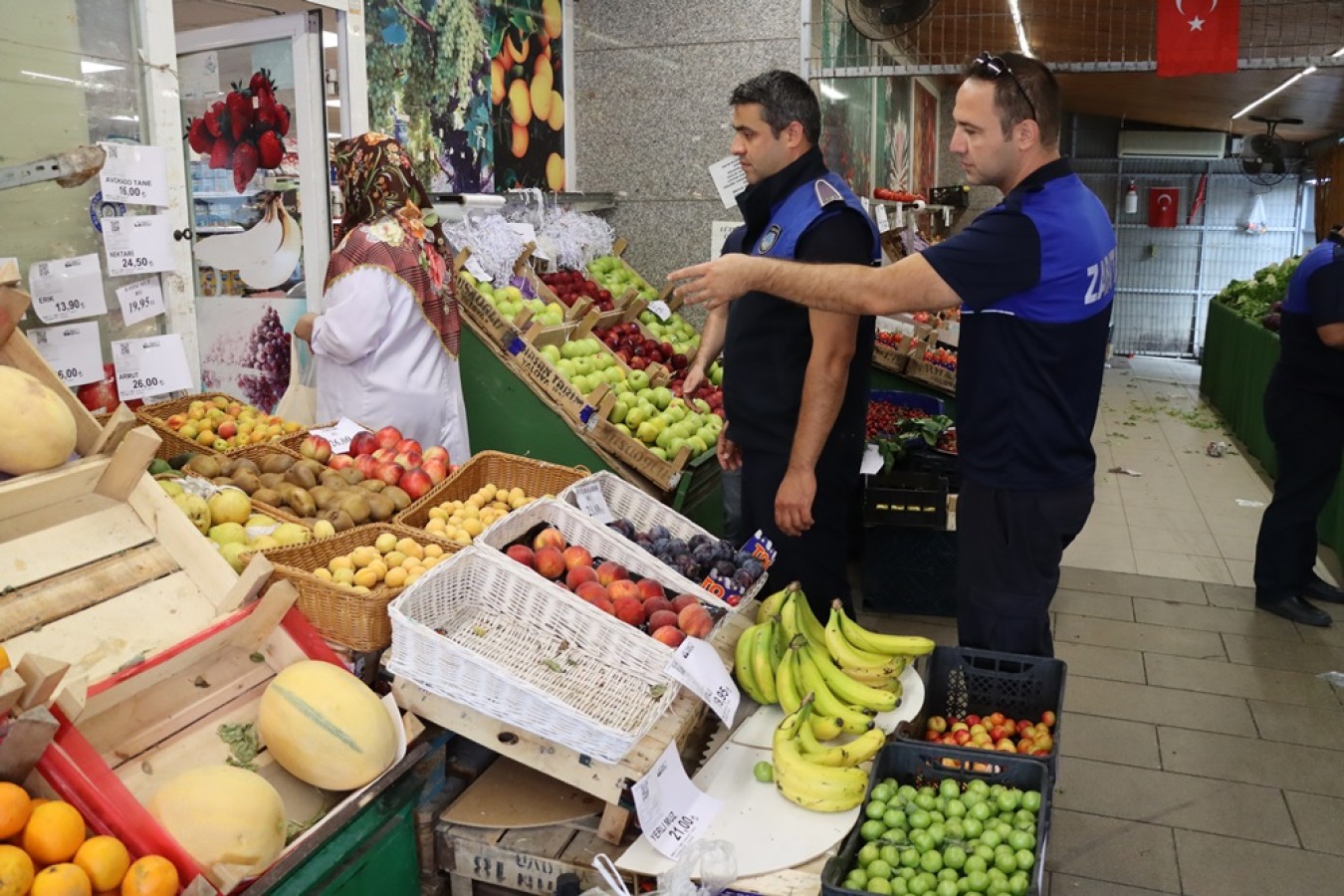 MARKETLERDE VE PAZARDA DENETİMLER YAPILDI