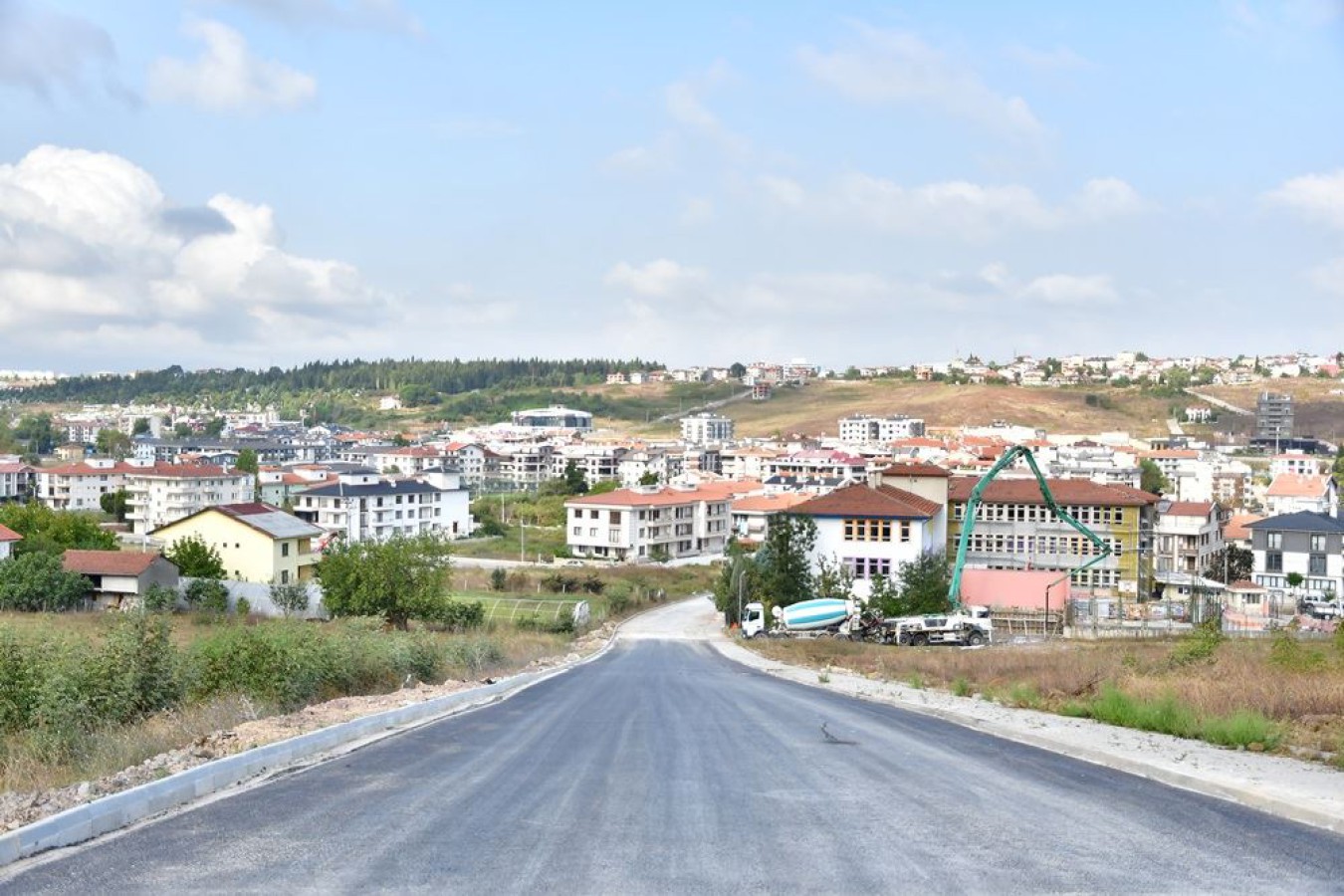 MESUT SOKAKTA ASFALTLAMA KISA SÜREDE BİTTİ