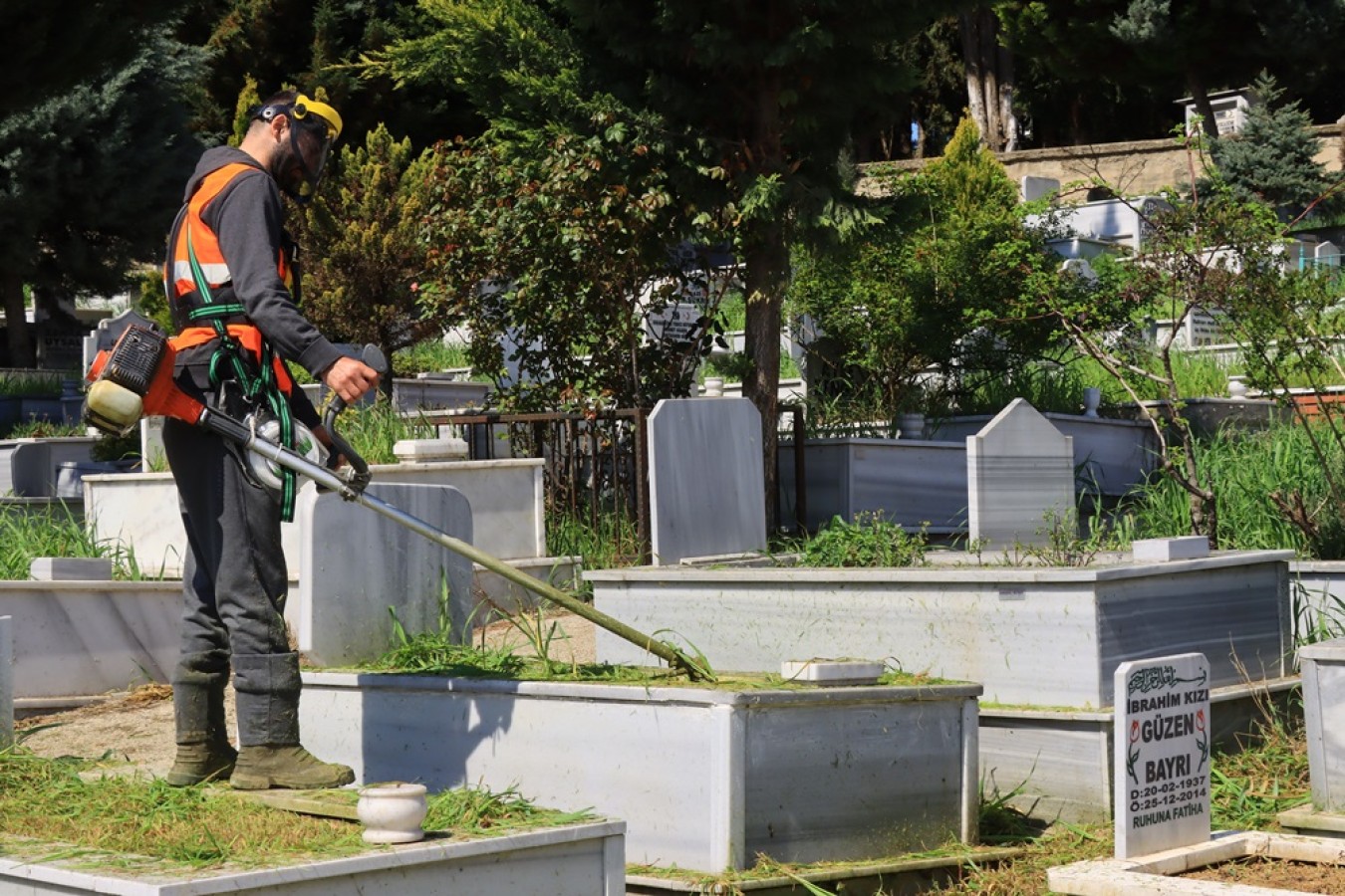 MEZARLIKLARDA RAMAZAN TEMİZLİĞİ