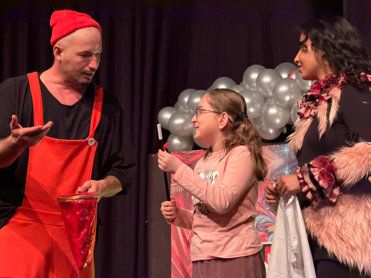 MİNİ SİRK ÇOCUKLARI EĞLENDİRDİ