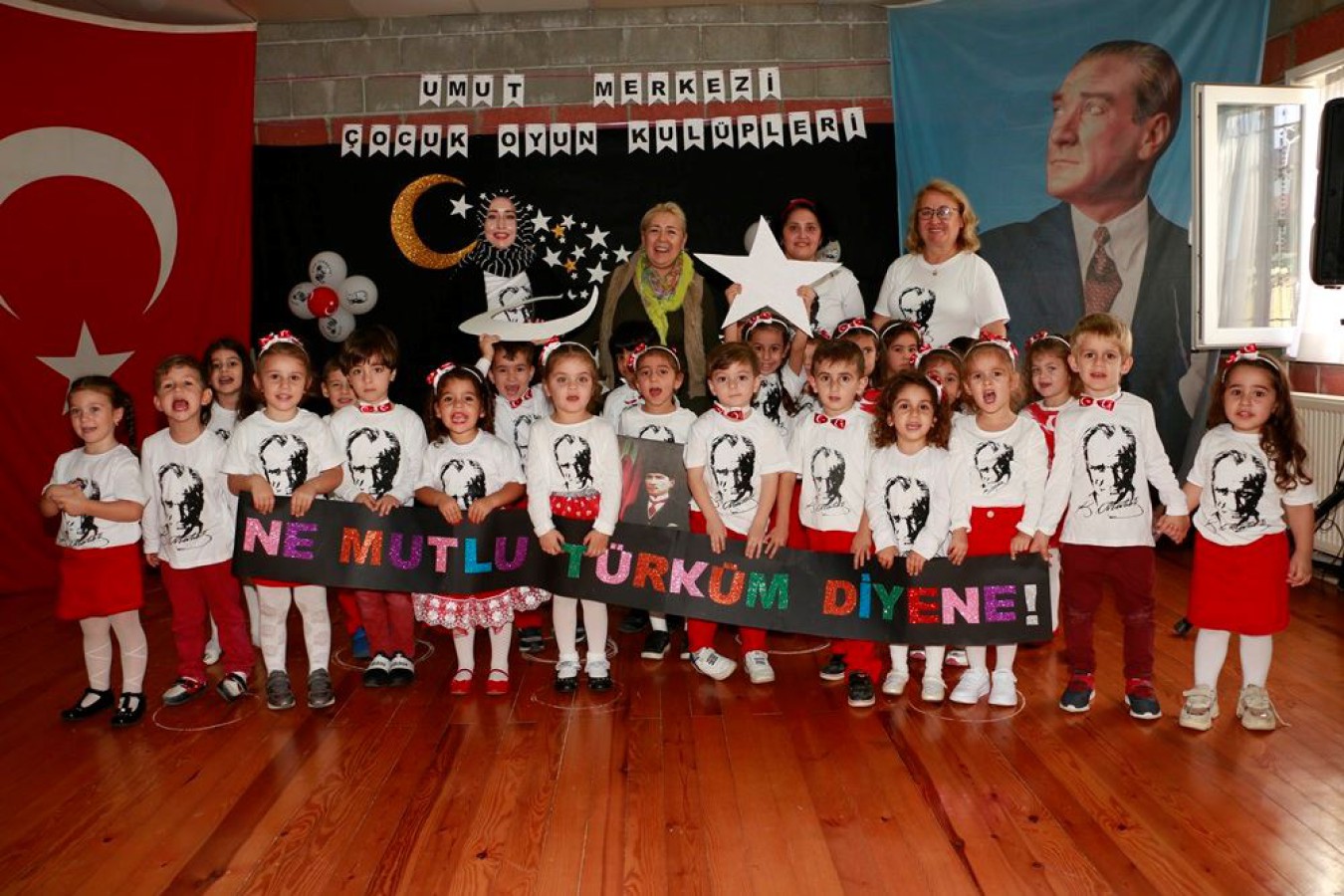 MİNİKLERDEN 29 EKİM CUMHURİYET BAYRAMI KUTLAMASI