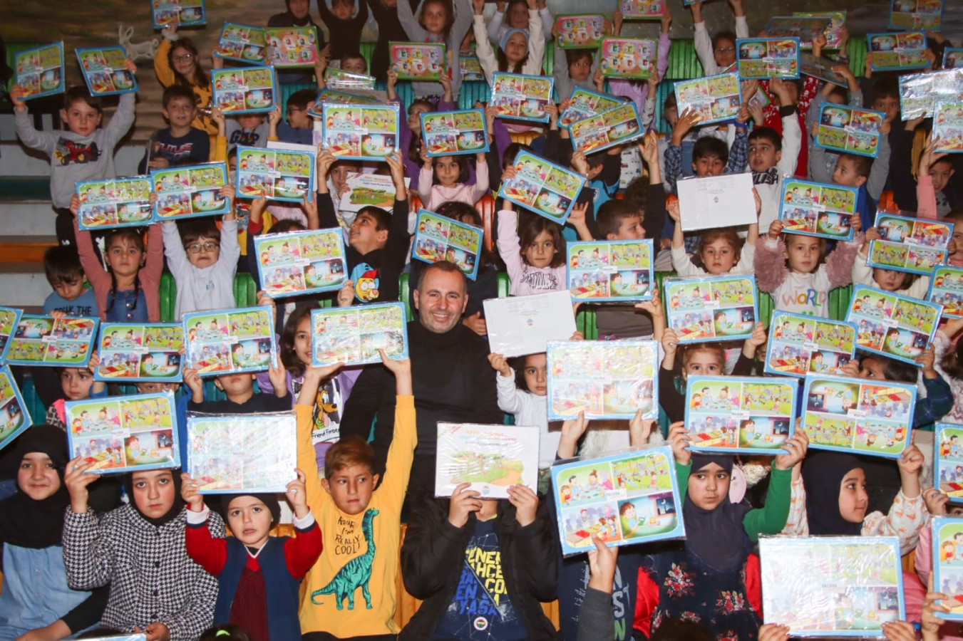 MİNİKLERDEN ‘BAŞKAN AMCA’YA TEŞEKKÜR VAR