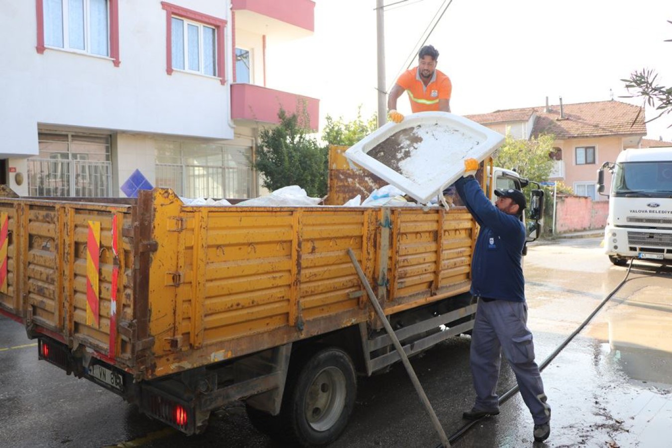 MUSTAFAKEMALPAŞA MAHALLESİNDE KAPSAMLI TEMİZLİK YAPILDI