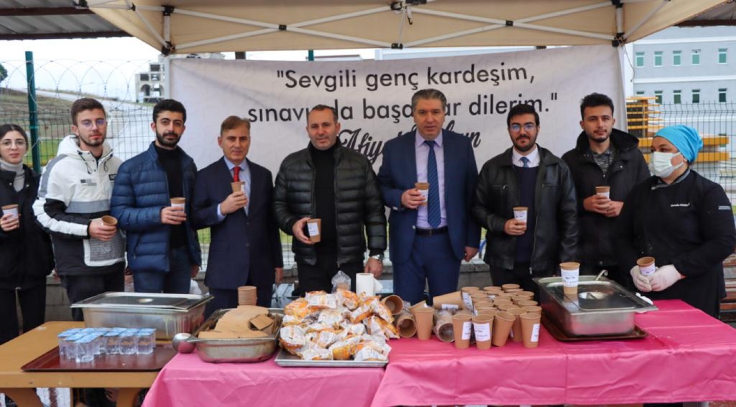 ÖĞRENCİLERE ÇORBALAR BAŞKAN VEKİLİ TUTUK’TAN