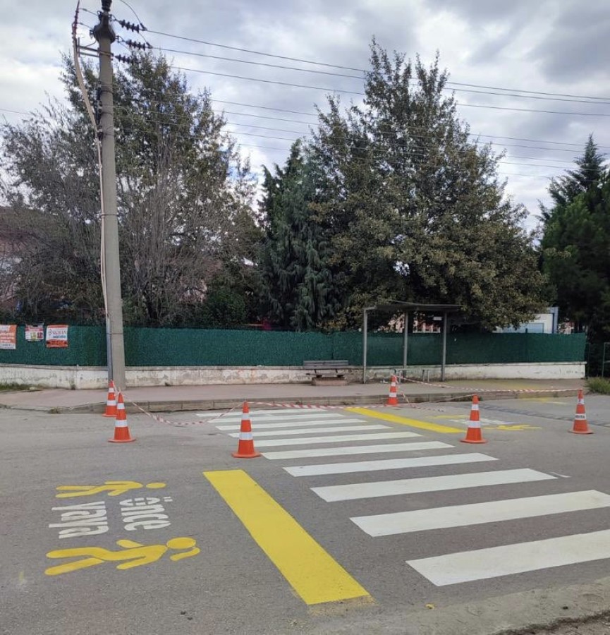 OKUL YAYA YOLU ÇİZGİLERİ YENİDEN BOYANDI