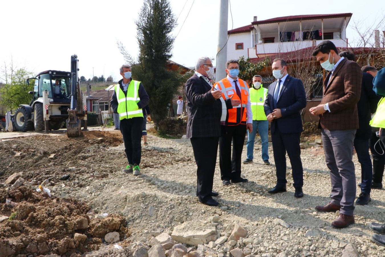 OLUŞAN HEYELAN SONRASI SEÇİM SOKAKTA ÇALIŞMALAR BAŞLADI