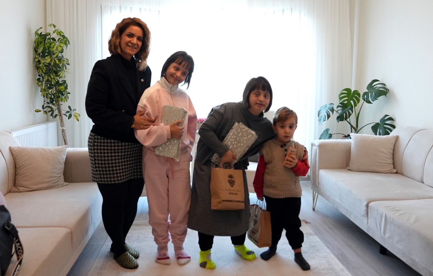 ÖZEL BİREYLERİMİZE ANLAMLI ZİYARET