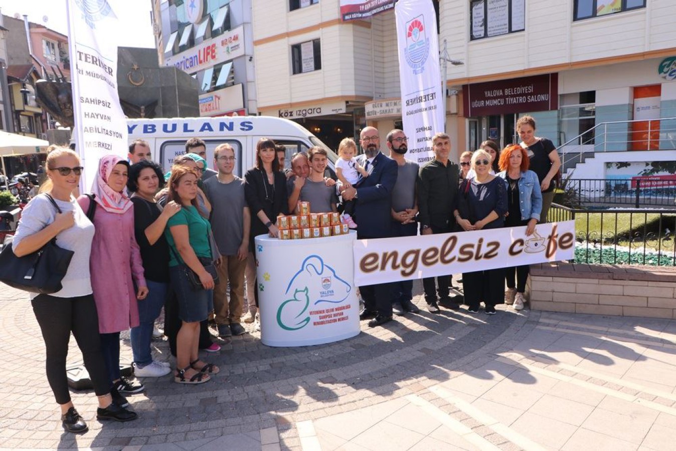 ÖZEL ÇOCUKLAR SOKAK HAYVANLARI İÇİN MAMA DAĞITTI