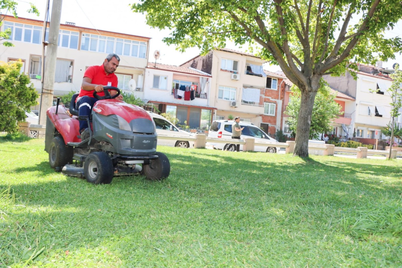 PARKLARDA ÇALIŞMALAR ARALIKSIZ SÜRÜYOR