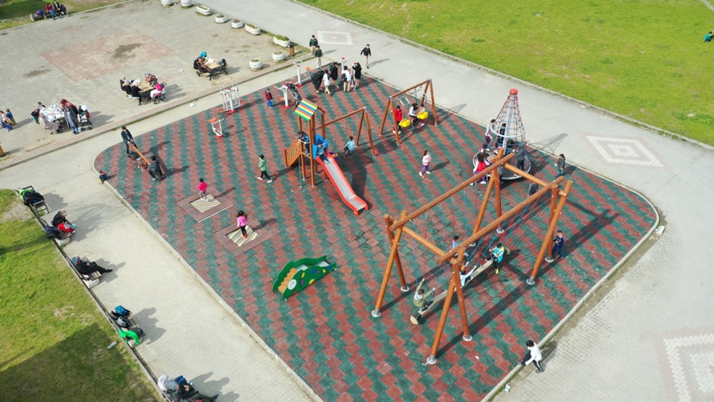 PARKLARIN YENİLENMESİNE DEVAM EDİLİYOR