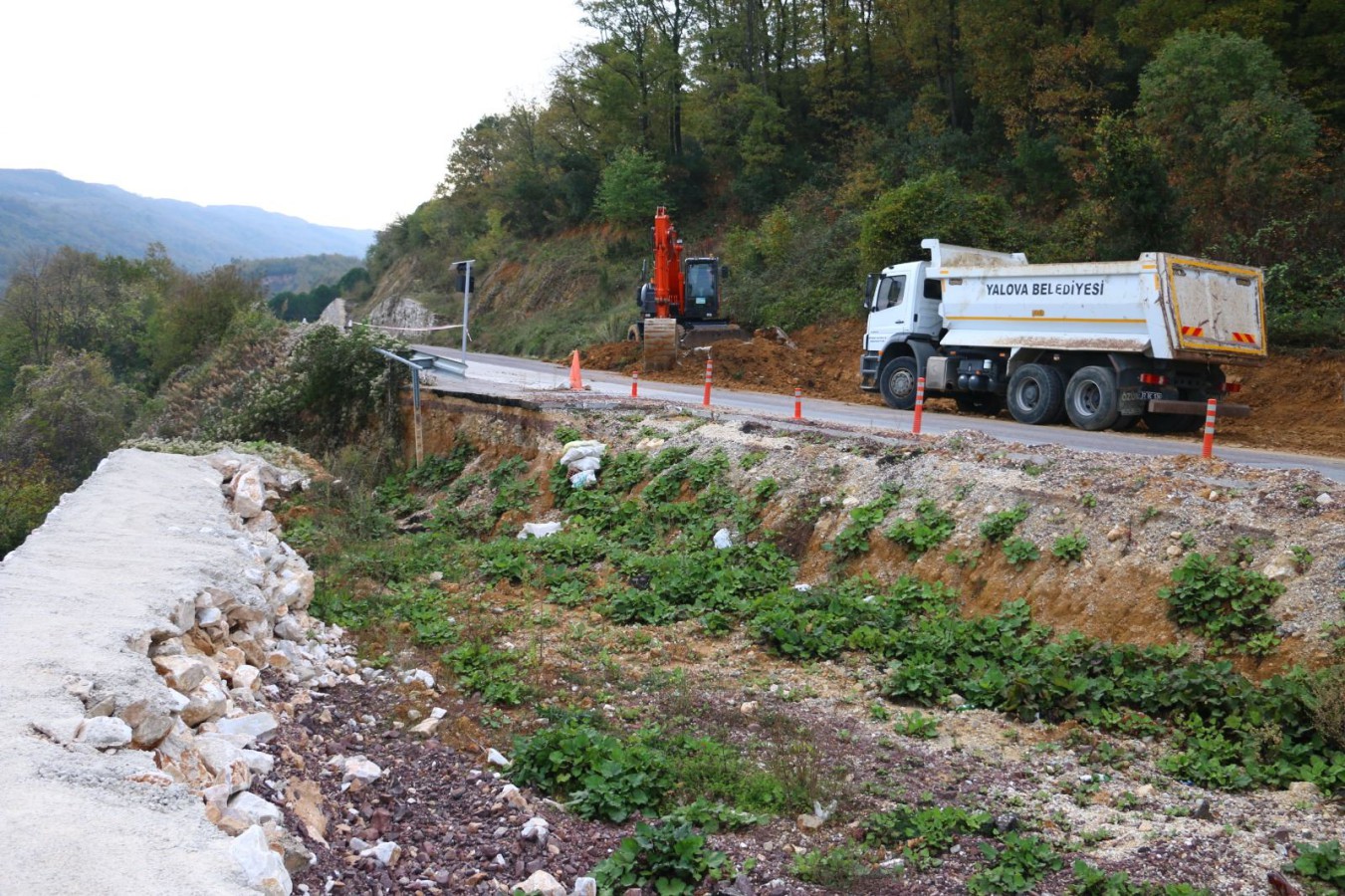 PAŞAKENT MAHALLESİ’NDE ÇÖKEN YOL SORUNU ÇÖZÜME KAVUŞUYOR