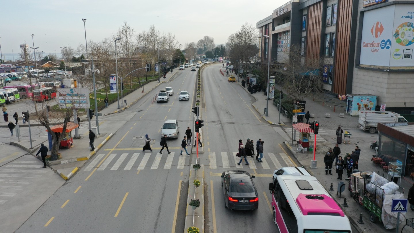 PAZAR PARK ÖNÜNDEKİ TRAFİK SIKIŞIKLIĞI GİDERİLDİ