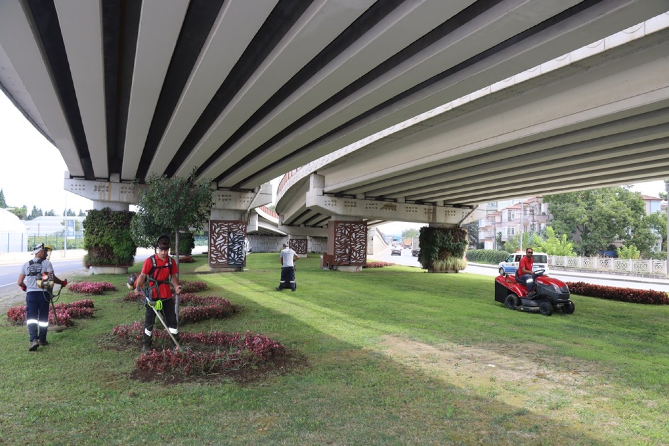 PEYZAJ VE BAKIM ÇALIŞMALARI DEVAM EDİYOR