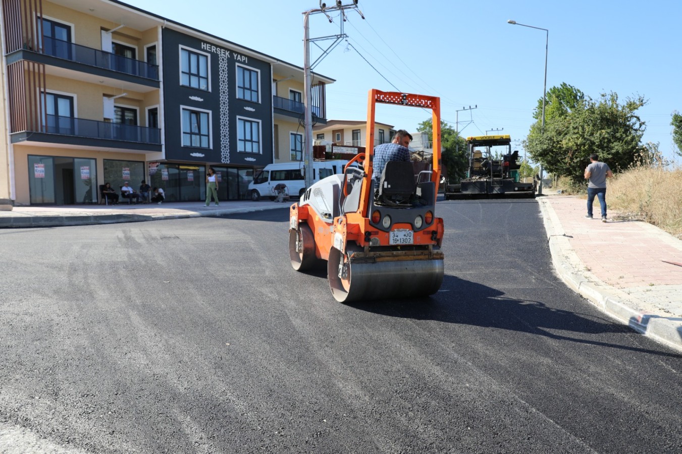 RADAR CADDESİ’NDE ASFALTLAMA BAŞLADI