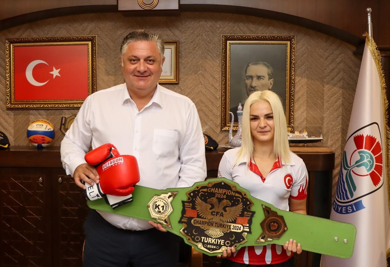 ŞAMPİYON KİCKBOKSÇU AYBÜKE’DEN BAŞKAN GÜREL’E ZİYARET