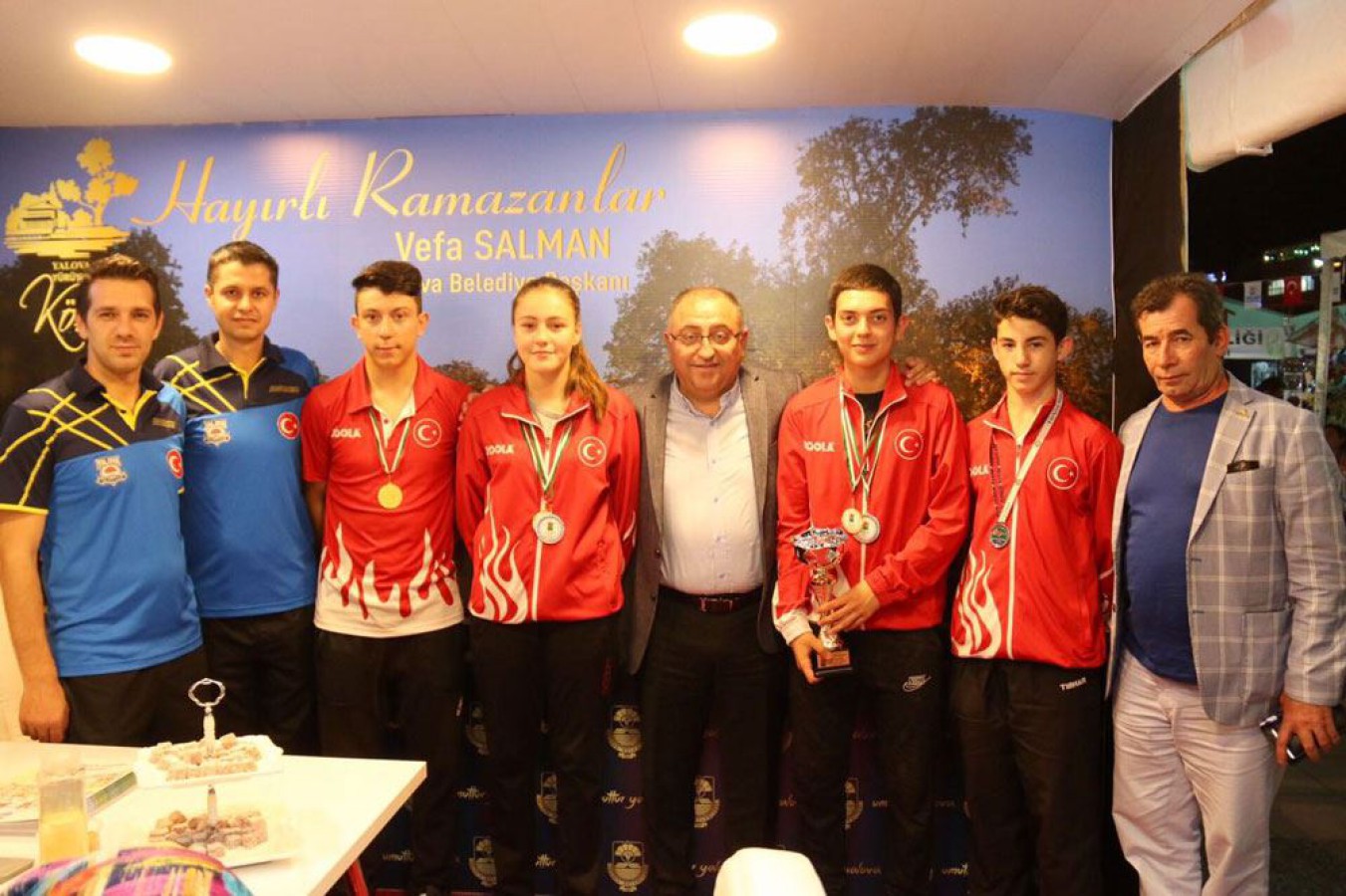 ŞAMPİYONLAR BAŞKAN SALMAN’IN KONUĞU OLDU