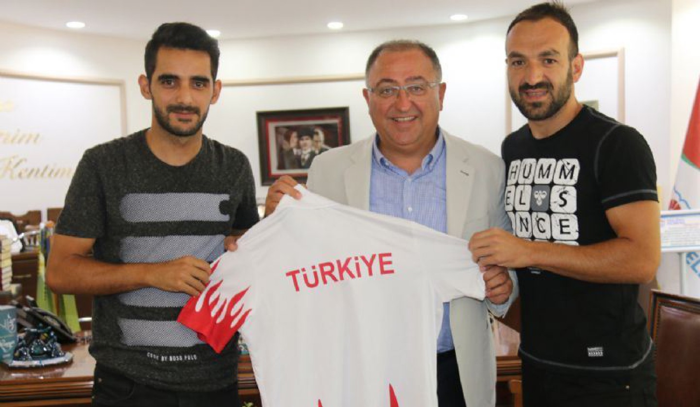 ŞAMPİYONLARI AĞIRLAMAKTAN GURUR DUYDUM