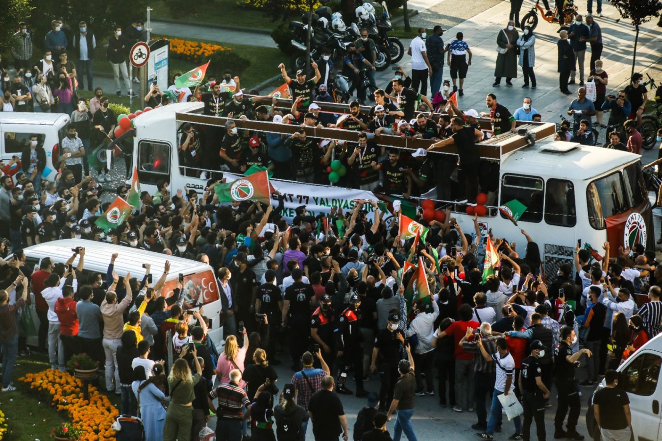 ŞAMPİYONLUK DÜZENLENEN ETKİNLİKLERLE KUTLANDI