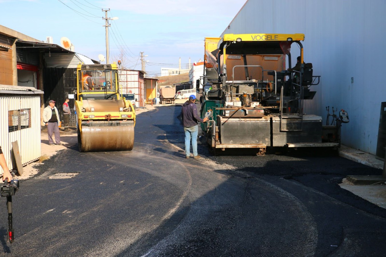 SANAYİ 5. SOKAKTA ASFALTLAMA ÇALIŞMALARI BAŞLADI