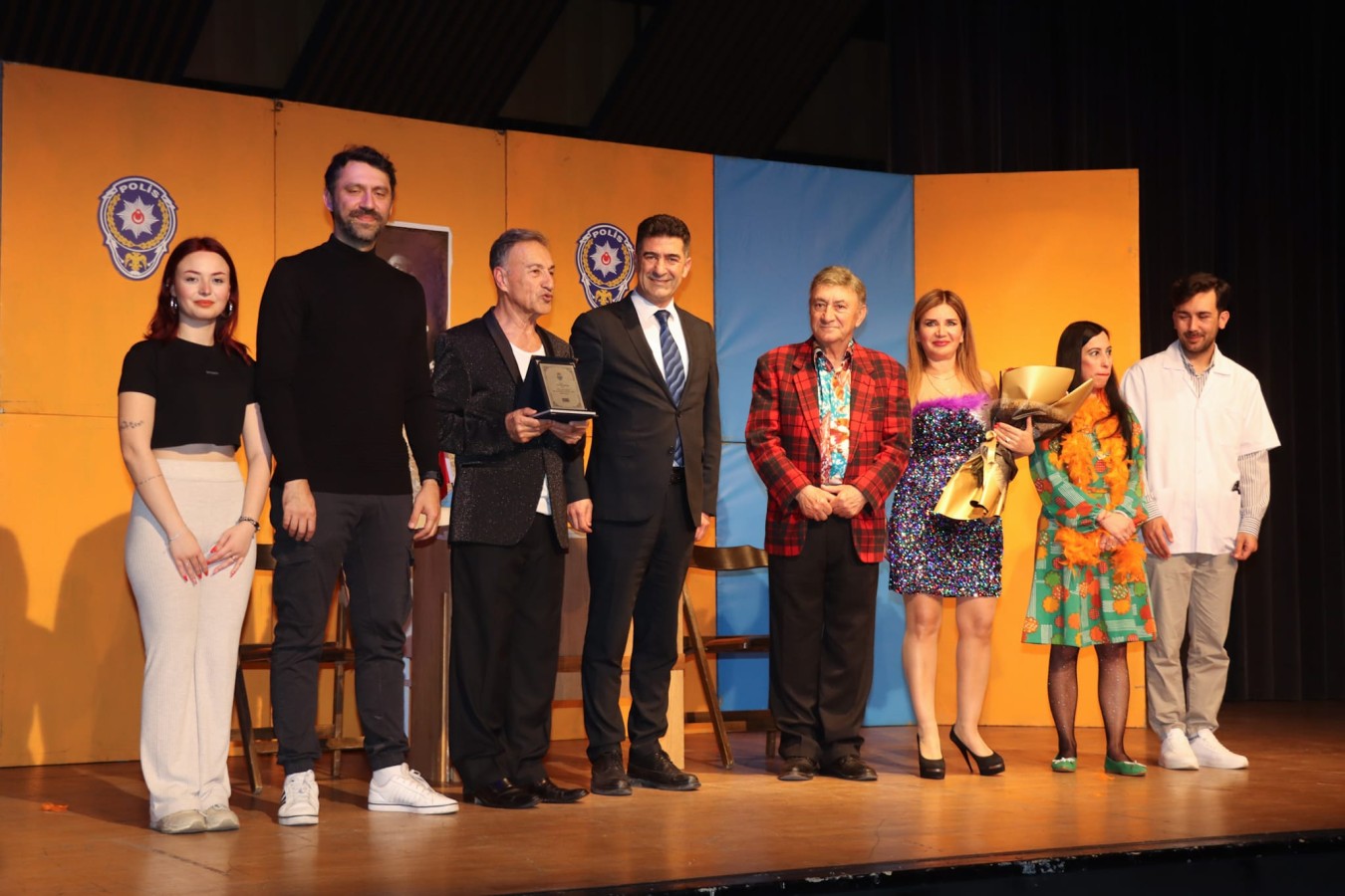 "TARLABAŞI KARAKOLU" YALOVALI TİYATROSEVERLERLE BULUŞTU