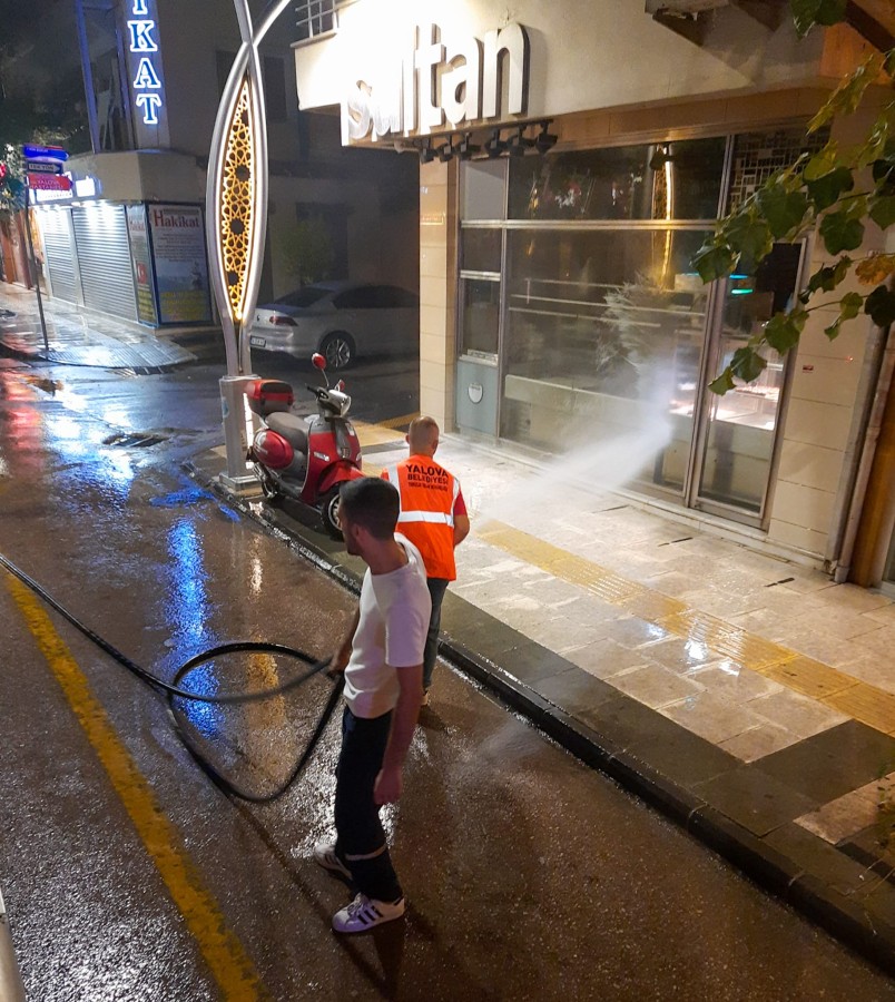 TEMİZLİK ÇALIŞMALARI ARALIKSIZ SÜRDÜRÜLÜYOR