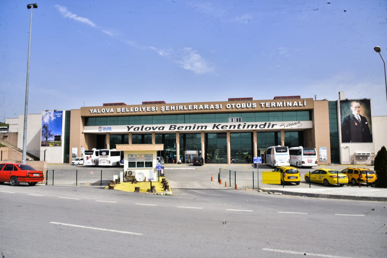 TERMİNALDE ESKİ RESİMLER YENİLERİYLE DEĞİŞTİRİLDİ