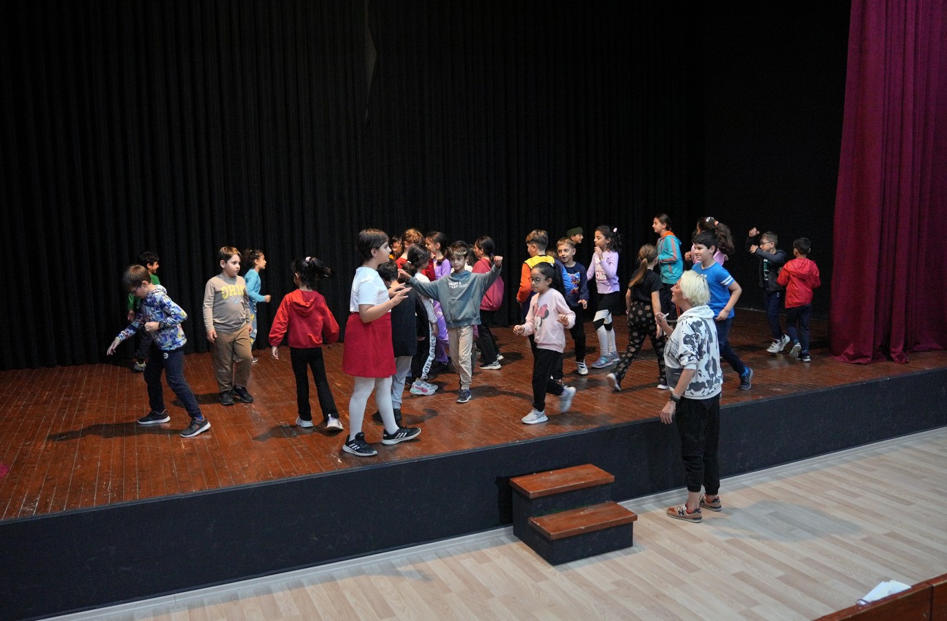 TİYATRO KURSU’NA YOĞUN İLGİ